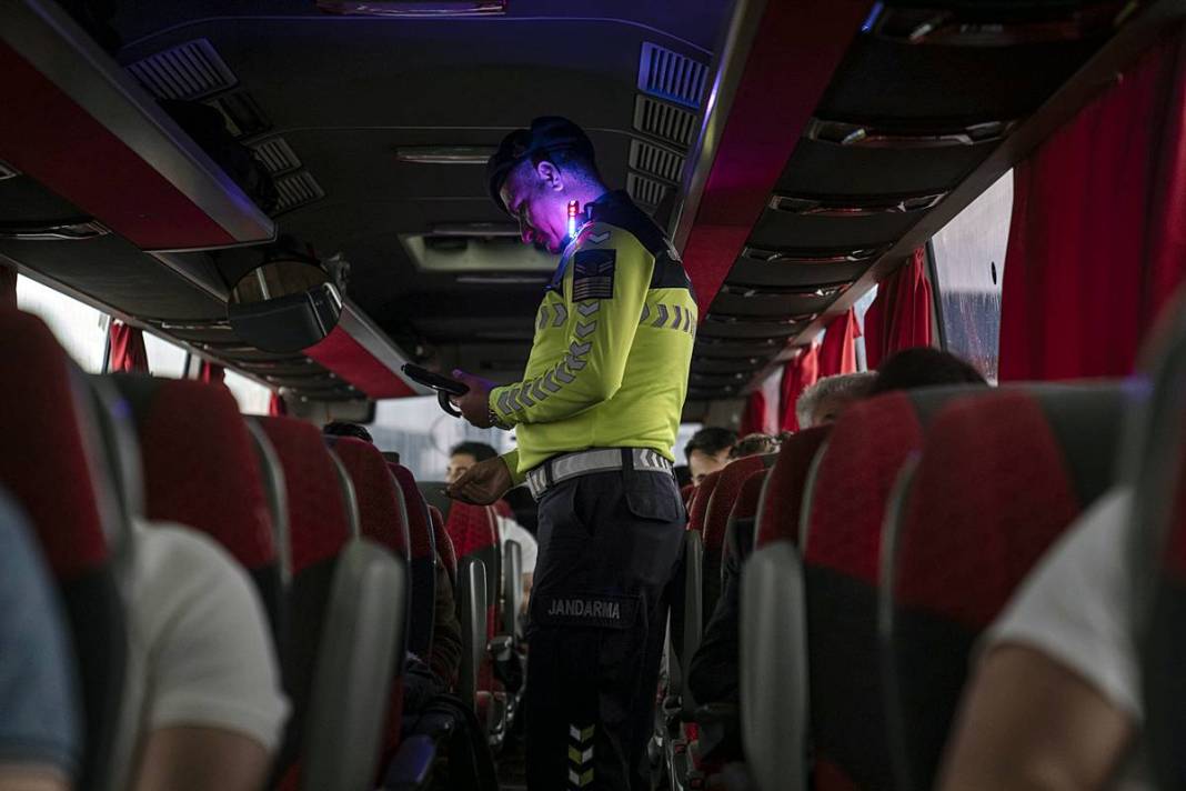 Modern radar sistemleri otoyollarda uçanı kaçanı anında tespit ediyor! 4 kademeli lazerlerle sürekli tarama yapılıyor 21